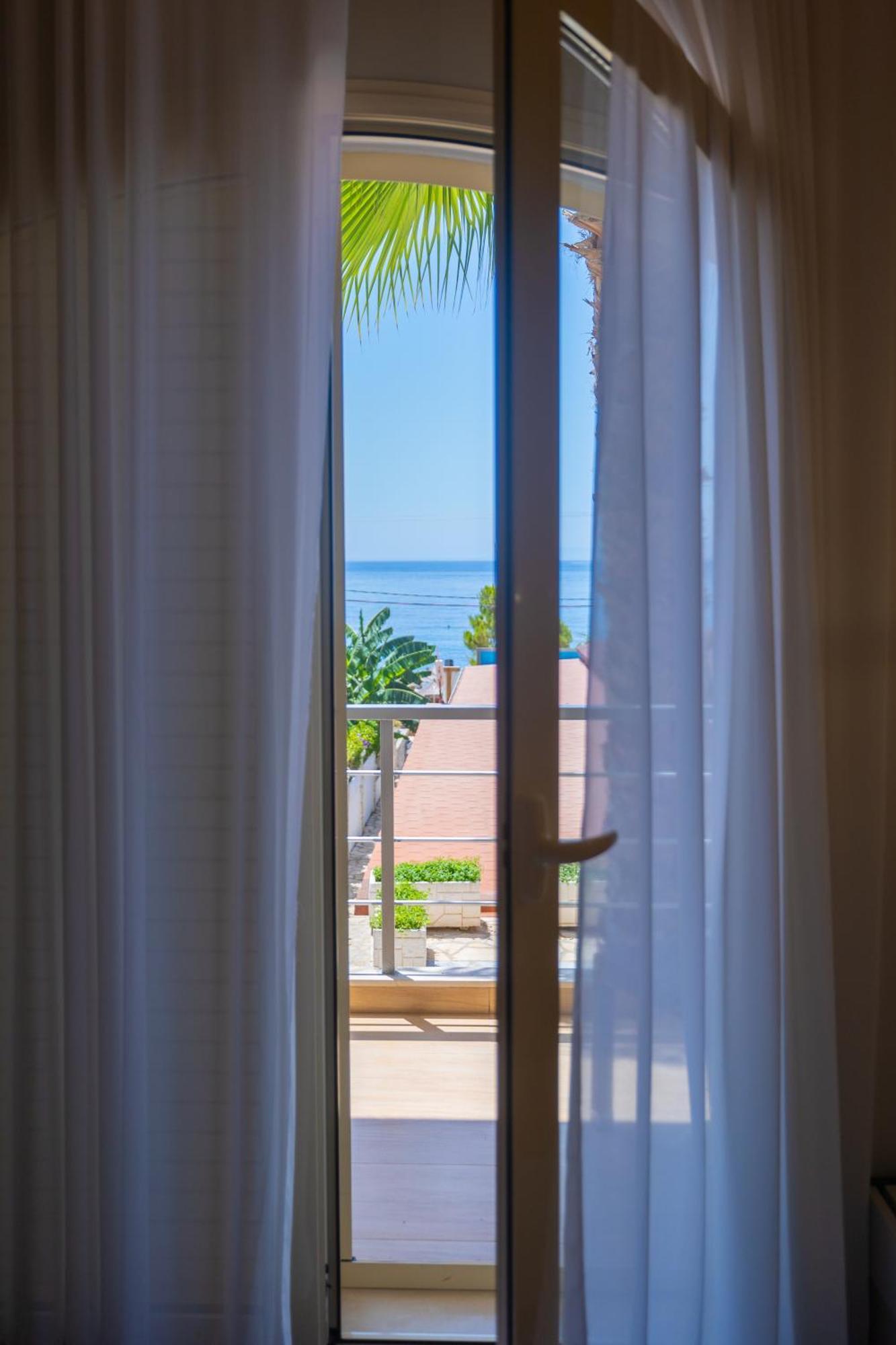 Royal Blue Hotel 4*